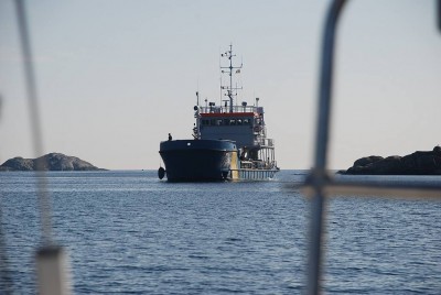 KBV på väg att lägga till vid L Rävholmen.jpg
