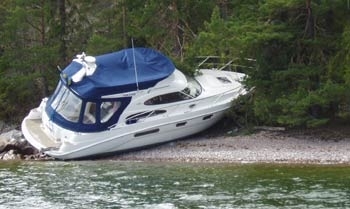 motorbåt på land.jpeg